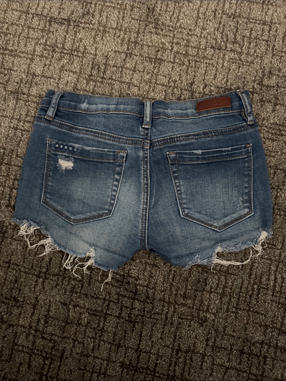 BlankNYC Girls Mini Astor Denim Cutoff Shorts 10 - Picture 2 of 2